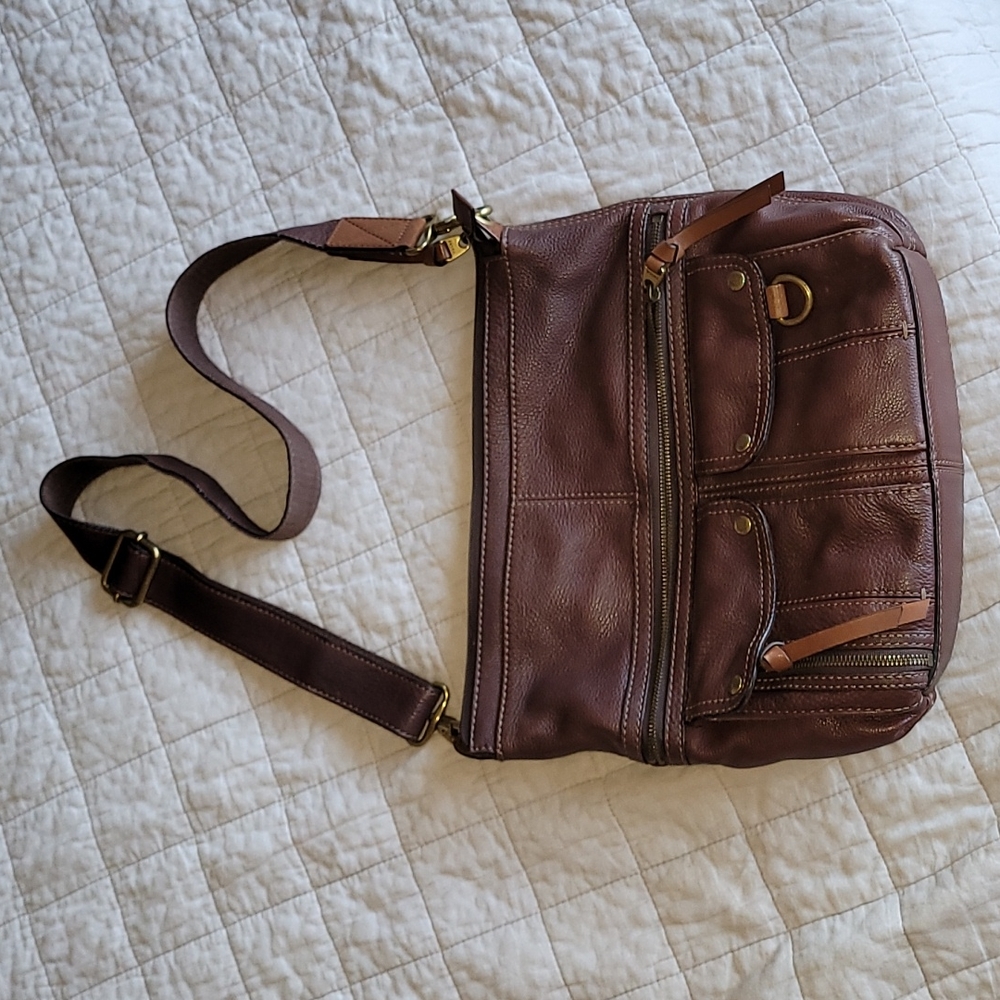 EUC Fossil Pebbled Leather Cross Body Satchel!